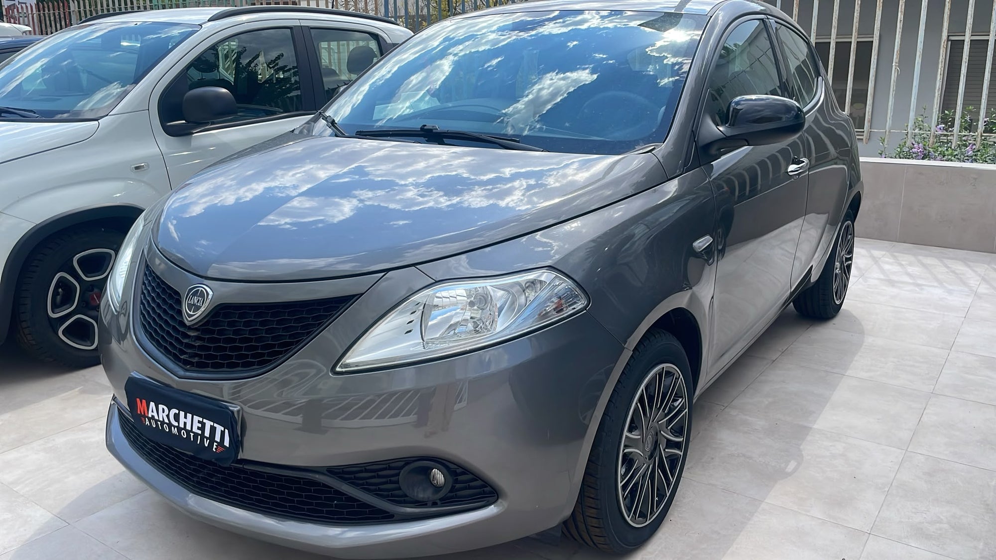 Lancia Ypsilon 1,0 Hybrid 70 cv s&s GOLD